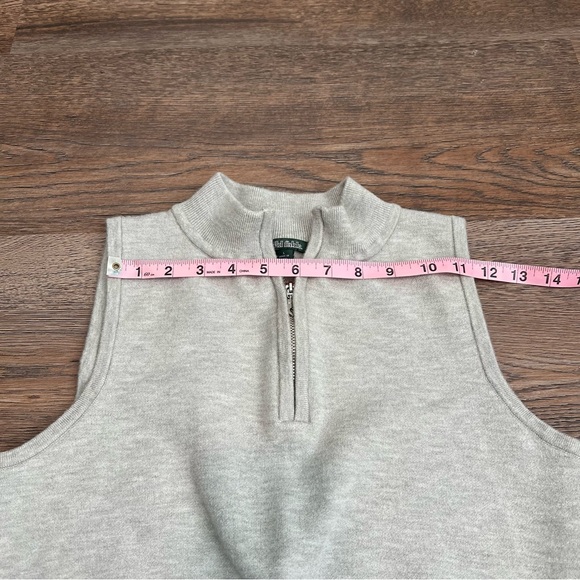 NEW Wild Fable gray sleeveless zip-up crop top Large - Picture 7 of 7
